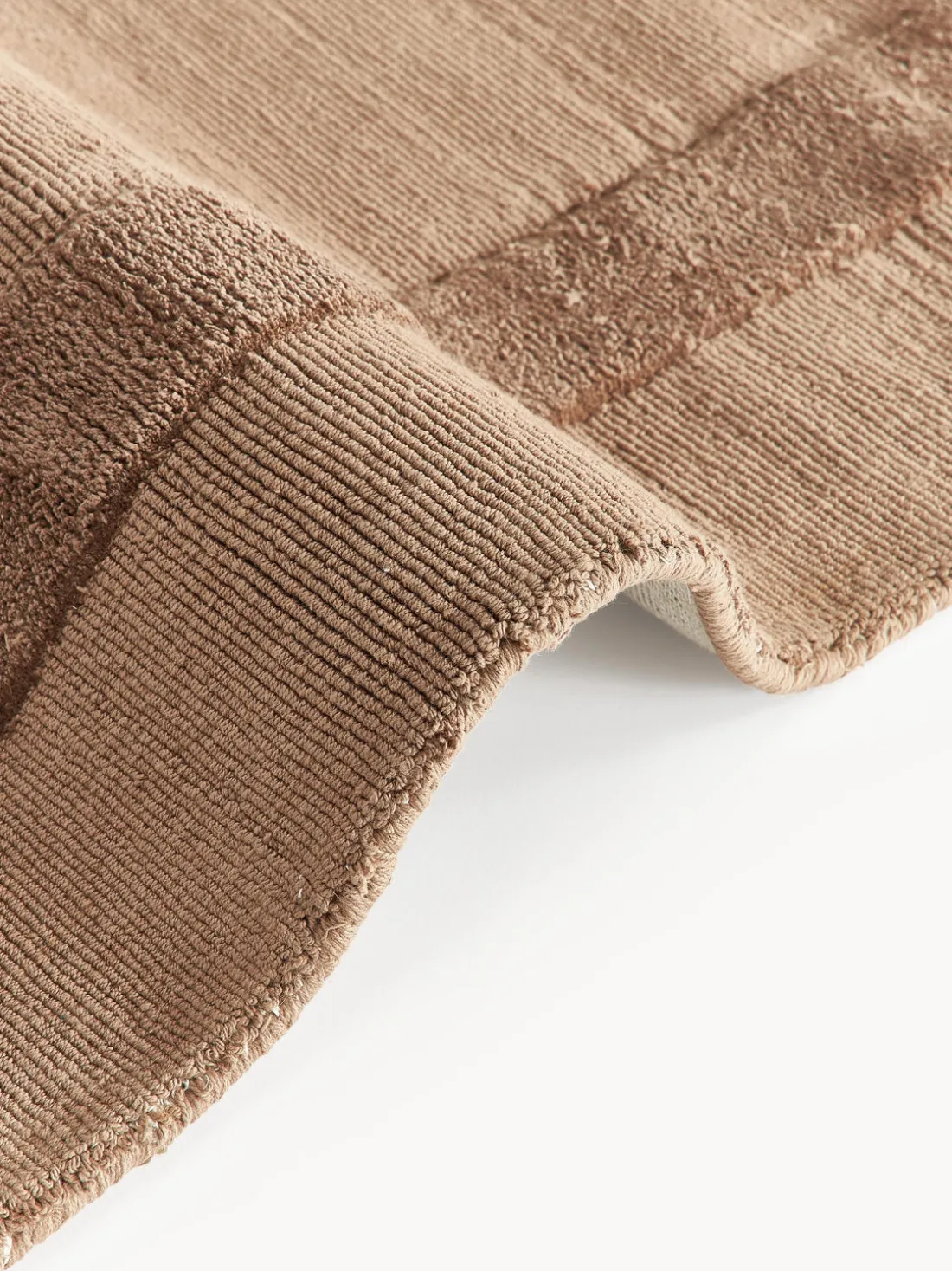 Alfombra artesanal de algodón texturizada Dania