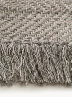 Alfombra artesanal de lana con flecos Lars