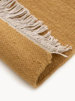 Alfombra artesanal de lana con flecos Liv