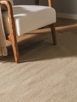 Alfombra artesanal de lana con flecos Liv