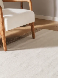 Alfombra artesanal de lana con flecos Liv