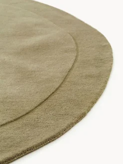 Alfombra artesanal de lana con forma orgánica Shape