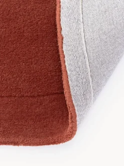 Alfombra artesanal de lana con forma orgánica Kadey