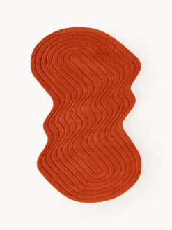 Alfombra artesanal de lana con forma orgánica Aliza