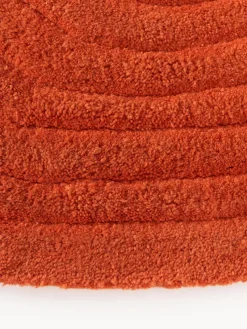 Alfombra artesanal de lana con forma orgánica Aliza