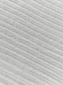 Alfombra artesanal de pelo largo texturizada Wes