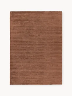 Alfombra artesanal de pelo largo texturizada Wes