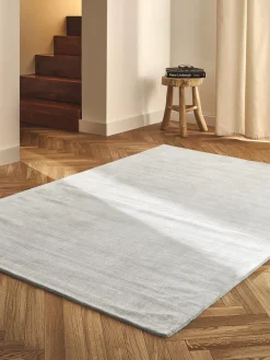 Alfombra artesanal de viscosa Jane