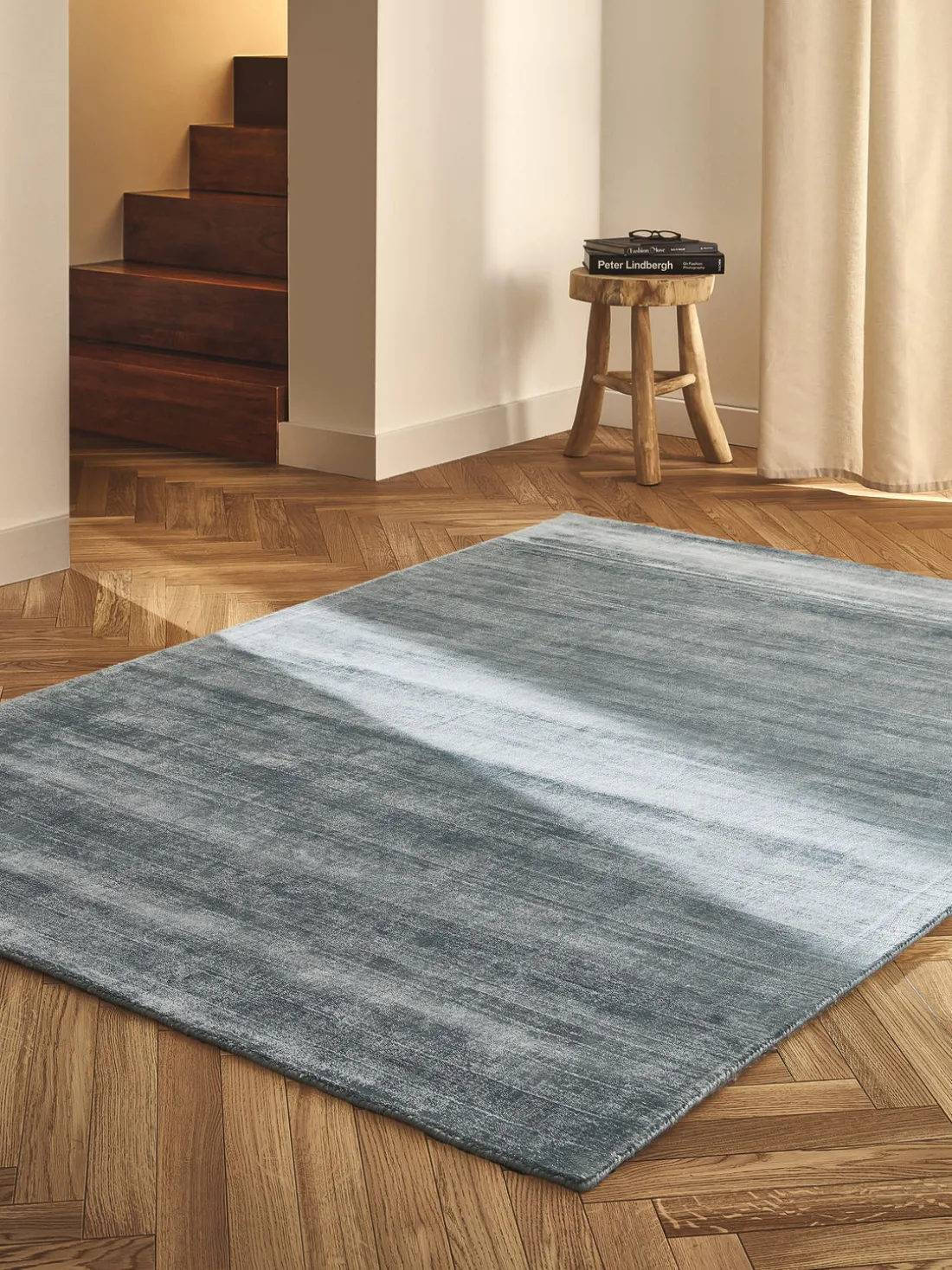 Alfombra artesanal de viscosa Jane