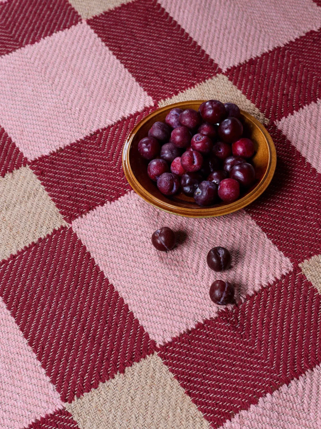 Alfombra artesanal de yute Plum Punsch