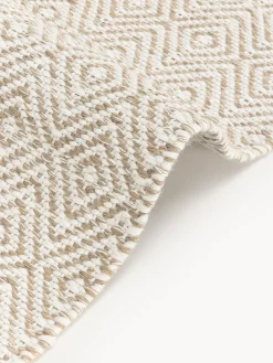 Alfombra artesanal exterior con estampado de rombos vintage Rika