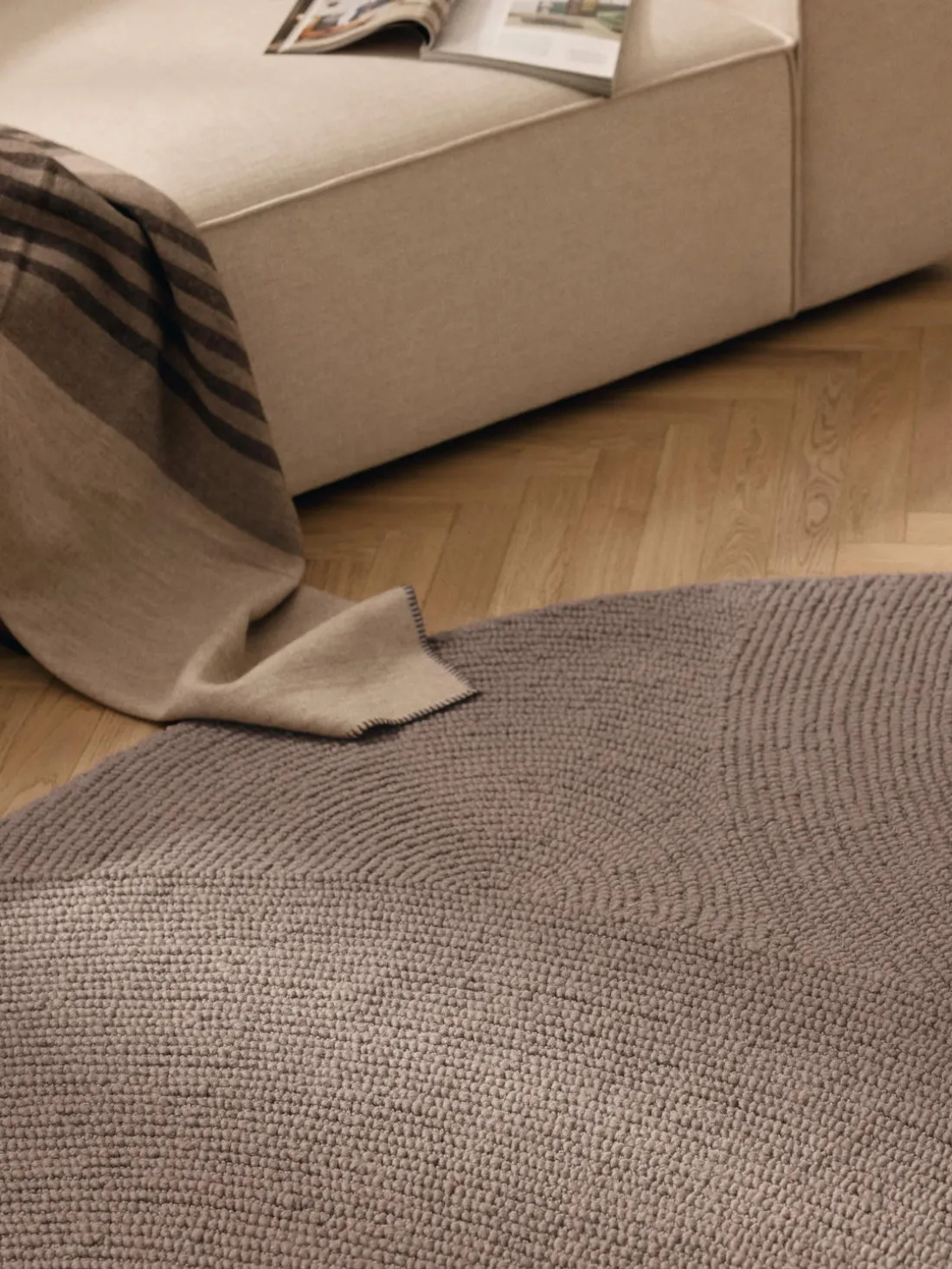 Alfombra artesanal redonda de lana Eleni