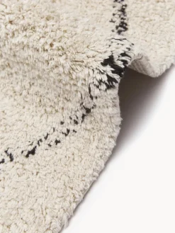 Alfombra corredor artesanal de algodón con diseño de rombos y flecos Bina