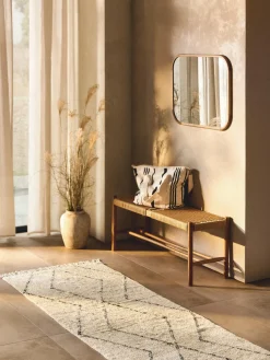 Alfombra corredor artesanal de algodón con diseño de rombos y flecos Bina