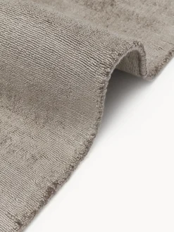 Alfombra corredor artesanal de viscosa Jane