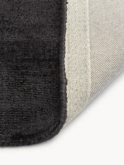 Alfombra corredor artesanal de viscosa Jane