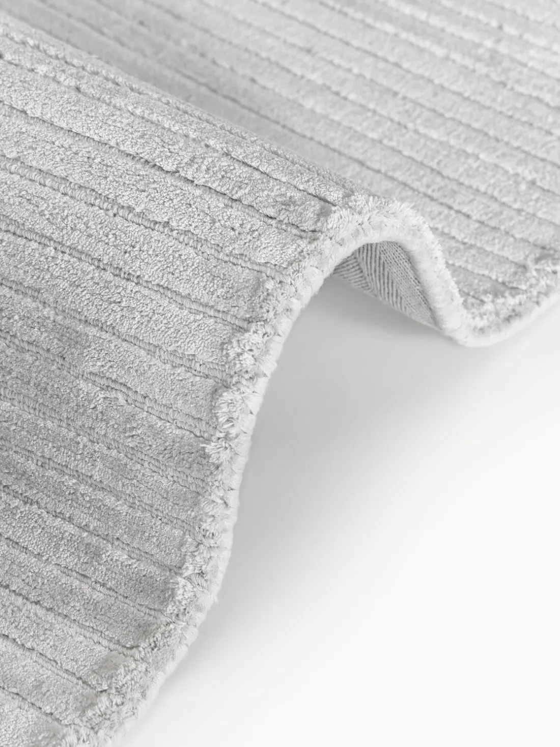 Alfombra corredor artesanal de pelo largo texturizada Wes