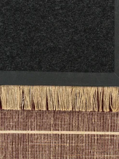 Alfombra corredor de pelo corto con flecos de diseño Folkform Monochrome