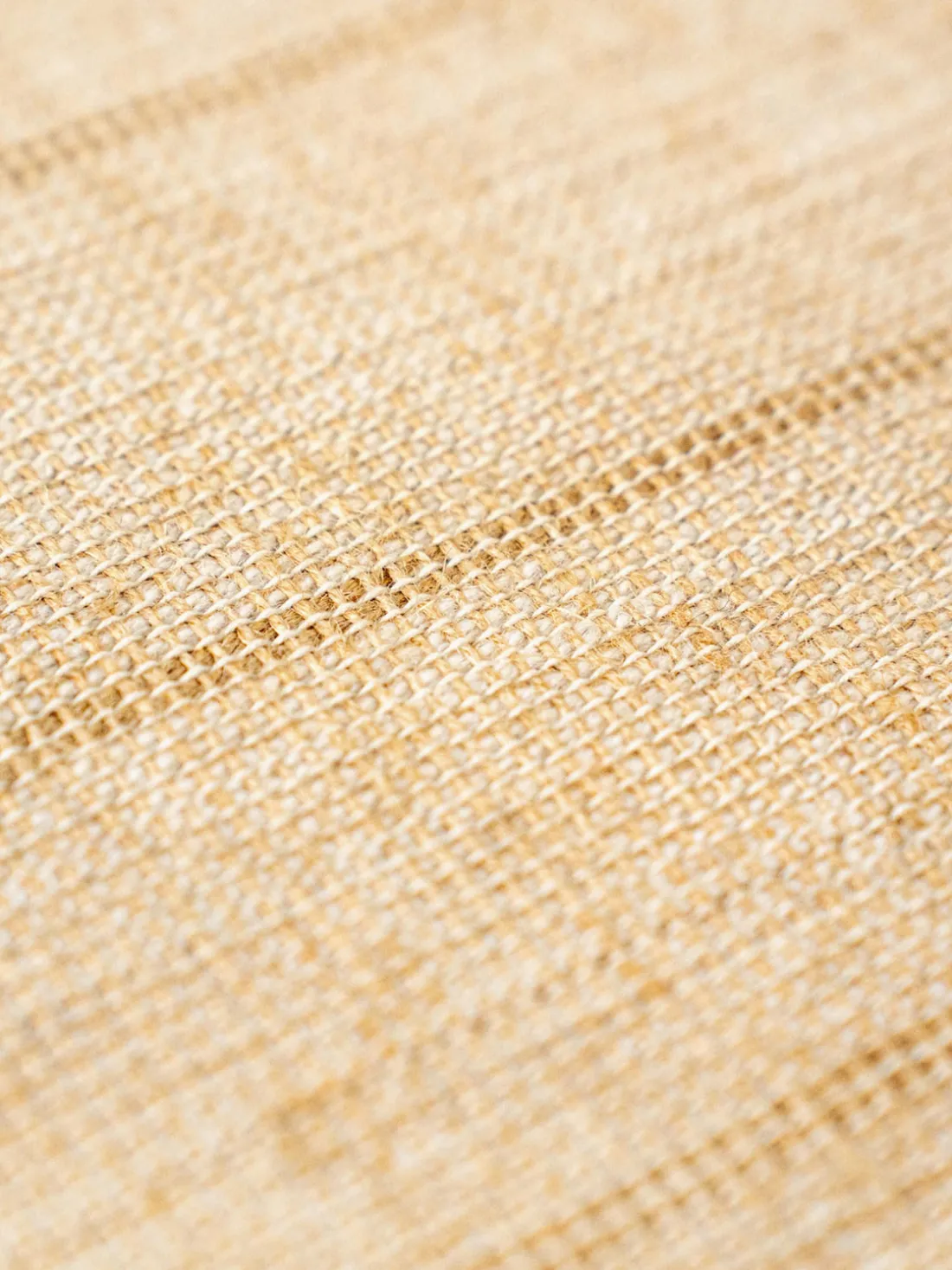 Alfombra corredor de pelo corto con flecos de diseño Folkform Monochrome