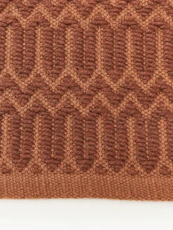 Alfombra corredor exterior artesanal con estampado geométrico Rune