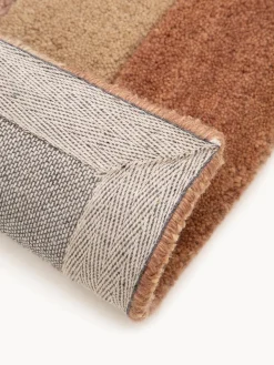 Alfombra infantil artesanal de lana con flecos Rainbow