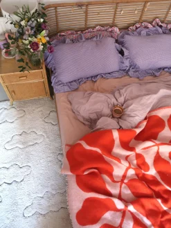 Alfombra infantil artesanal lavable con efecto relieve Clouds