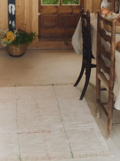 Alfombra infantil artesanal Lines, lavable, tamaños diferentes