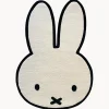 Alfombra infantil artesanal con forma de conejito Miffy