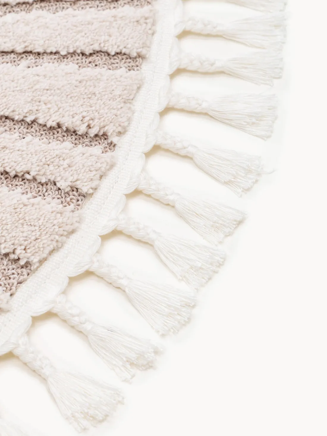 Alfombra infantil redonda texturizada con borlas Momo