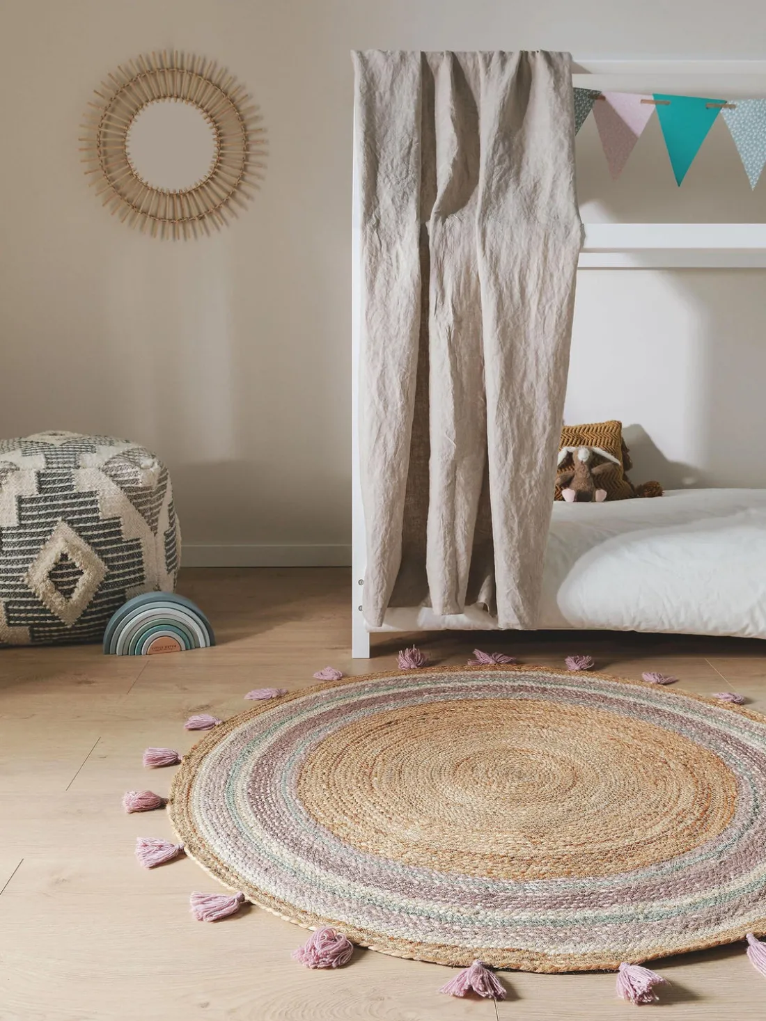 Alfombra infantil redonda artesanal de yute Lovis