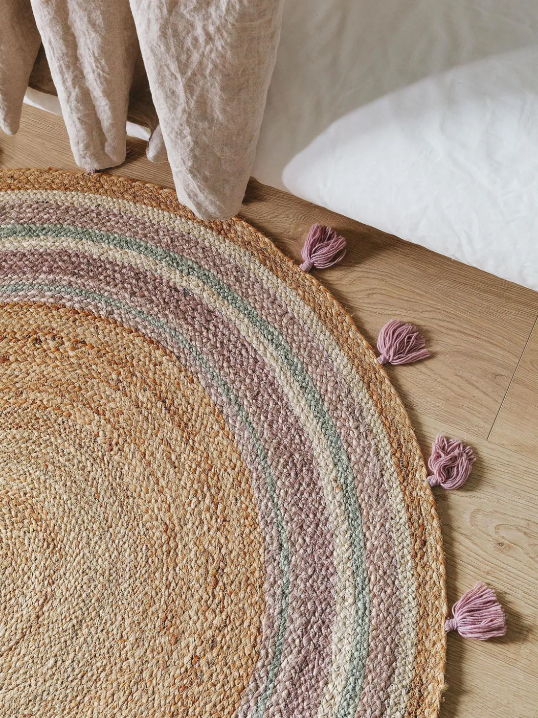 Alfombra infantil redonda artesanal de yute Lovis