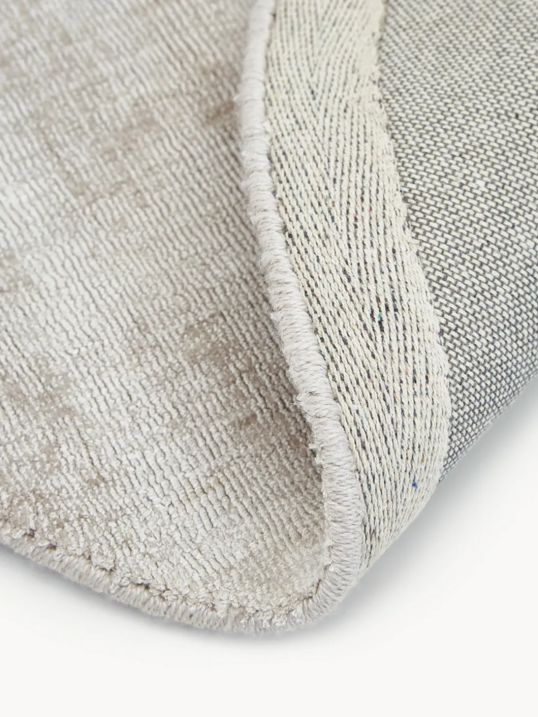 Alfombra redonda artesanal de viscosa Jane