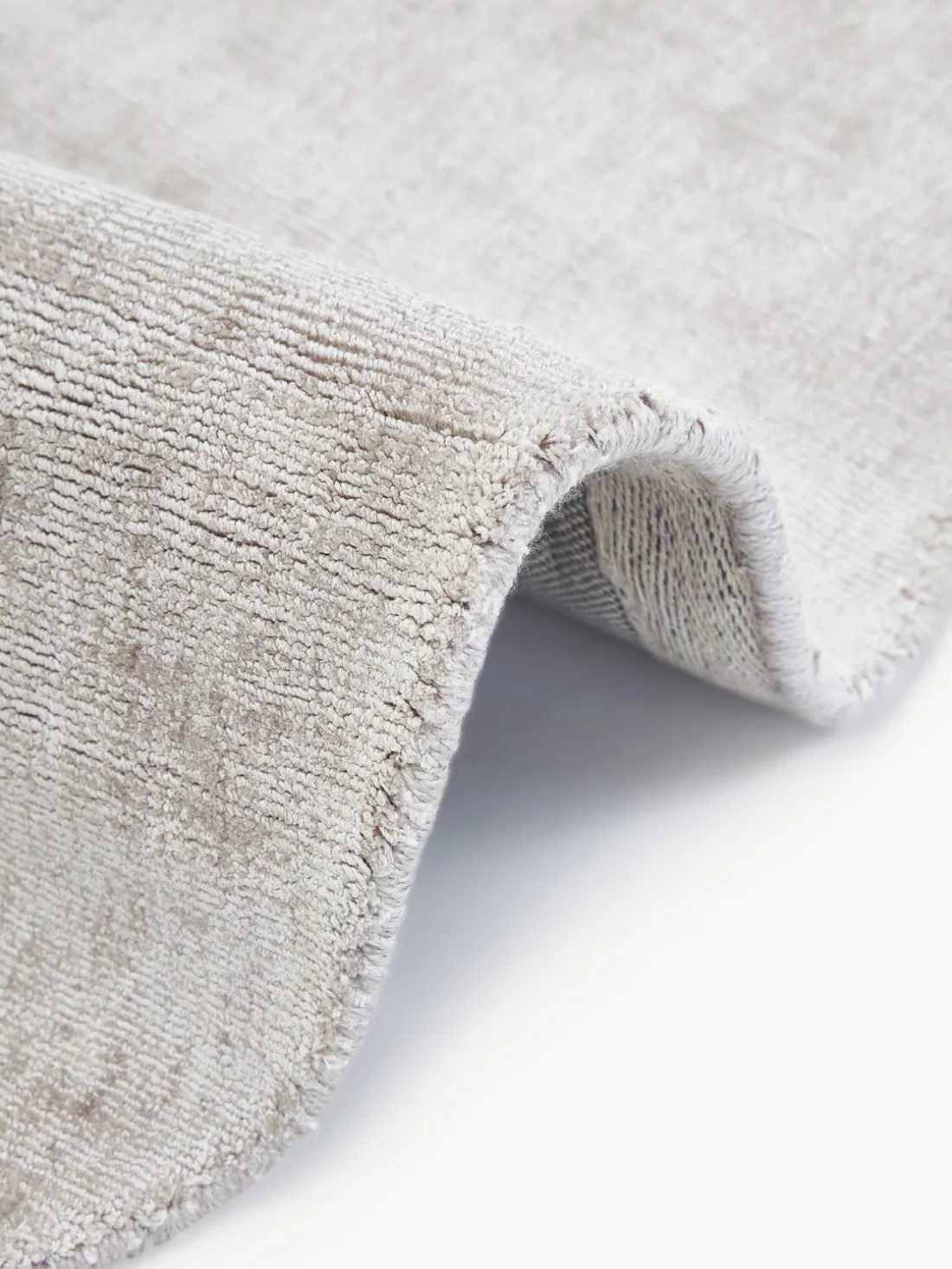 Alfombra redonda artesanal de viscosa Jane