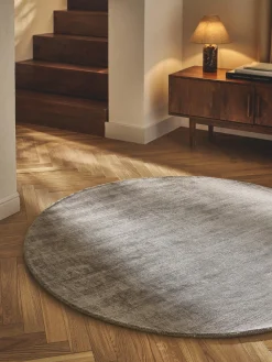 Alfombra redonda artesanal de viscosa Jane