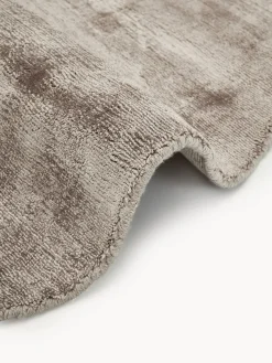 Alfombra redonda artesanal de viscosa Jane