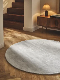 Alfombra redonda artesanal de viscosa Jane