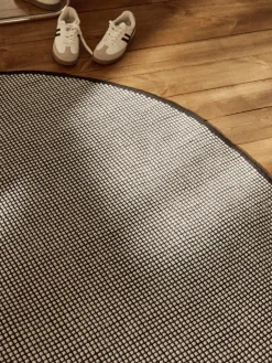 Alfombra redonda artesanal de lana Amaro