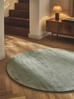 Alfombra redonda artesanal de viscosa Jane