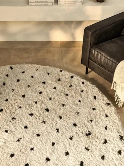 Alfombra redonda artesanal de pelo largo Ayana