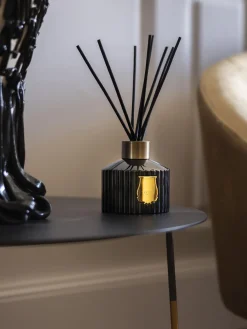 Ambientador artesanal Cyrnos (higo negro, madera de cedro, lavanda, pino)