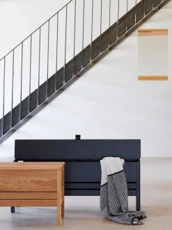 Banco de madera de roble con espacio de almacenaje A Line