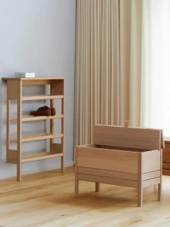 Banco de madera de roble con espacio de almacenaje A Line