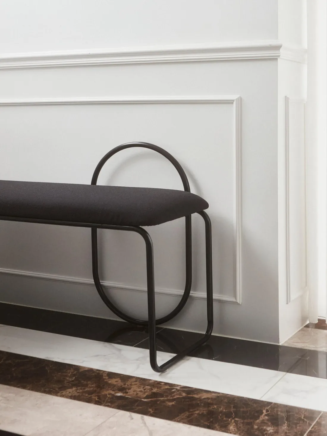 Banco tapizado Angui