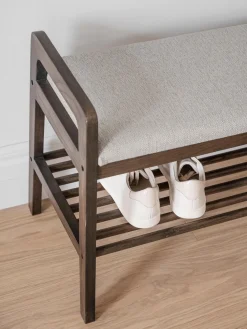 Banco tapizado con estante de madera de roble Inverness