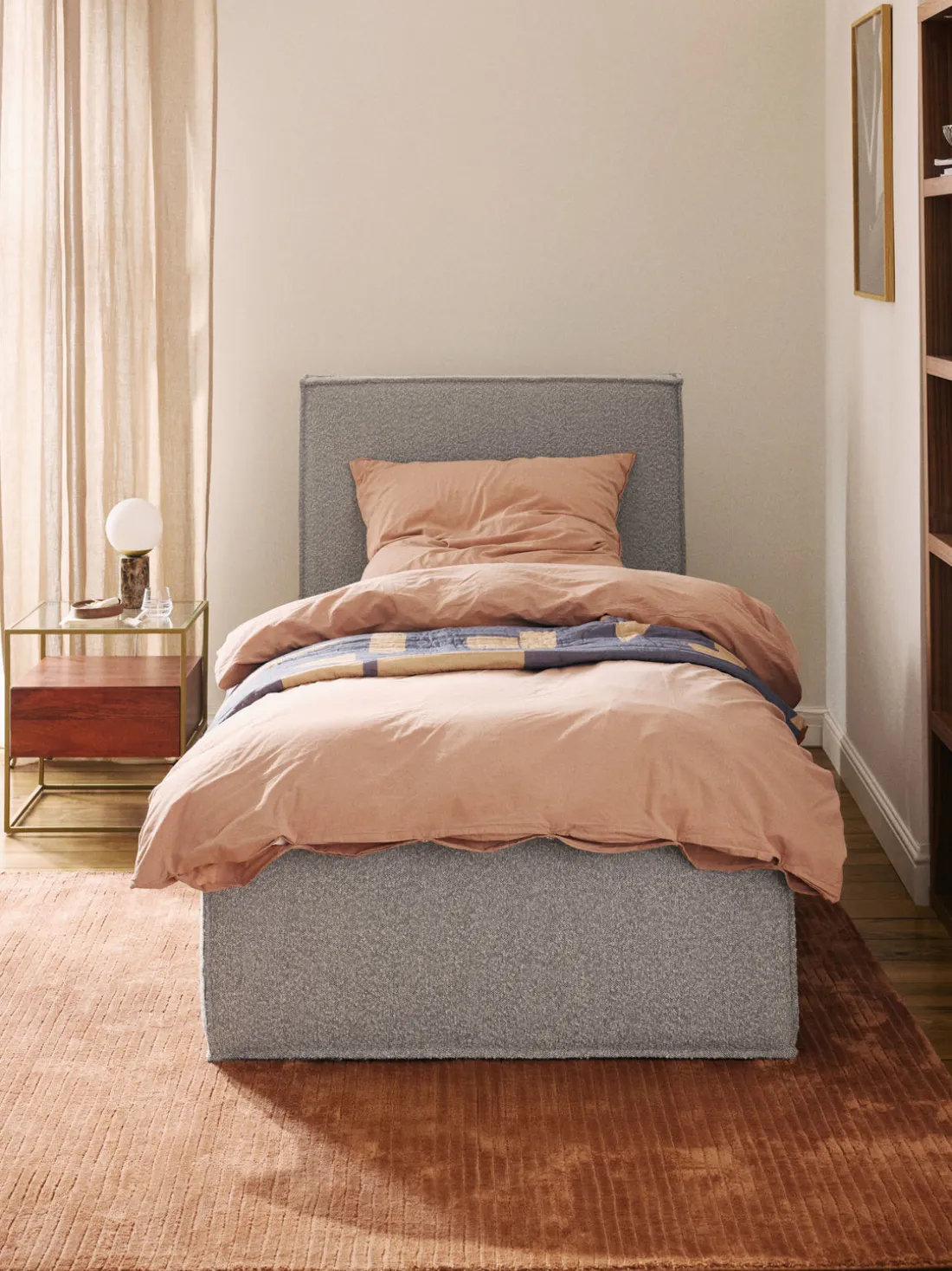 Cama individual tapizada en tejido bouclé Dream