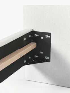 Cama tapizada con patas de madera Giulia