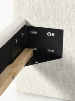 Cama tapizada con patas esféricas de madera Rena