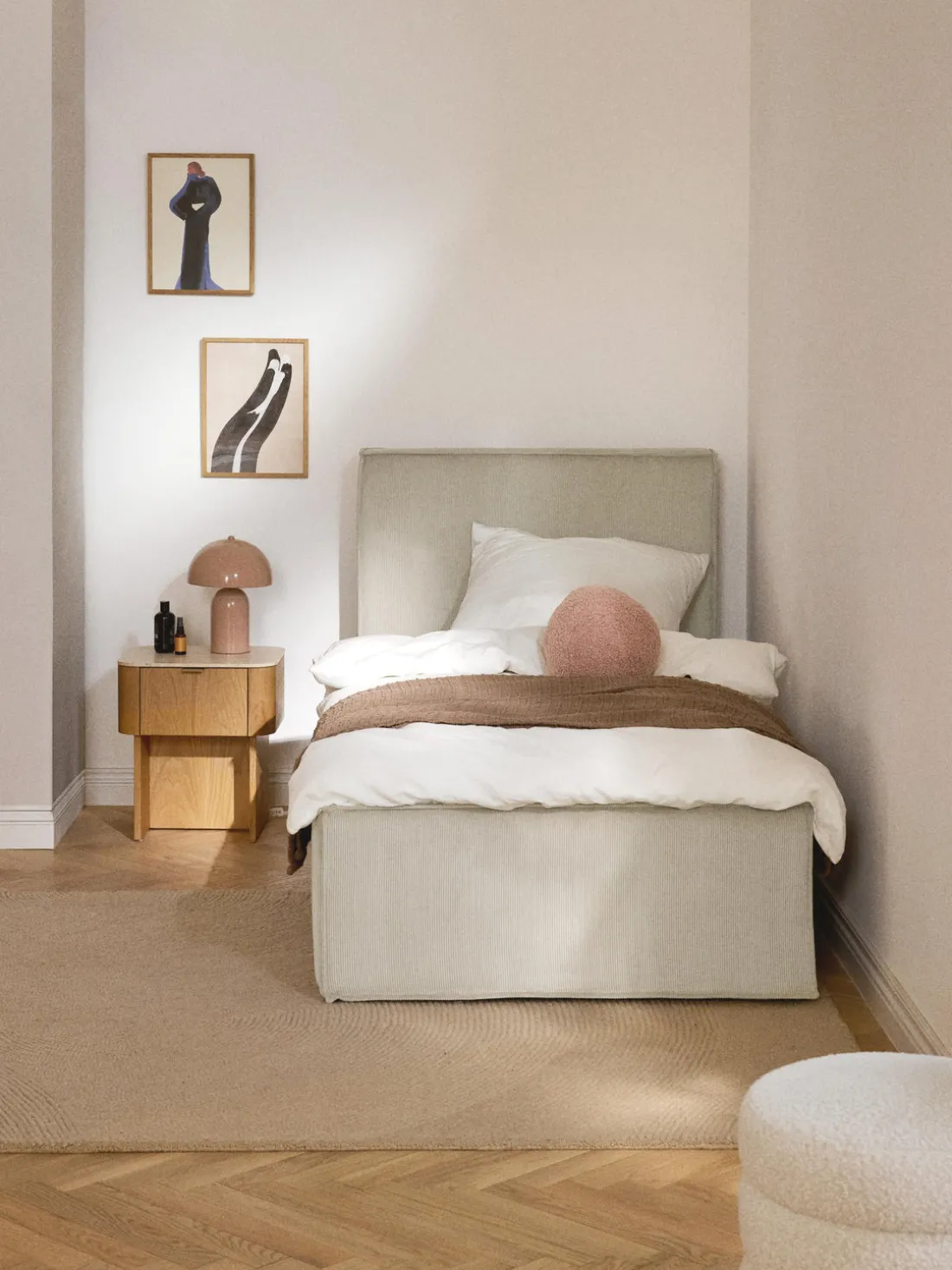 Cama tapizada de pana con espacio de almacenamiento Dream