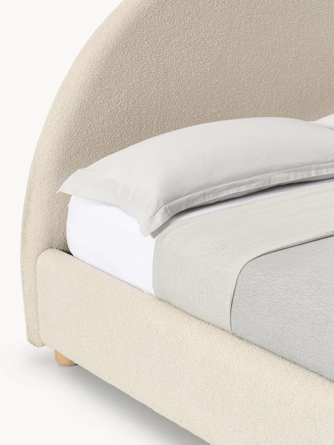 Cama tapizada en tejido bouclé Ebba, con espacio de almacenamiento