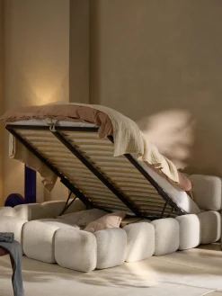 Cama tapizada en tejido bouclé con espacio de almacenamiento Tayla